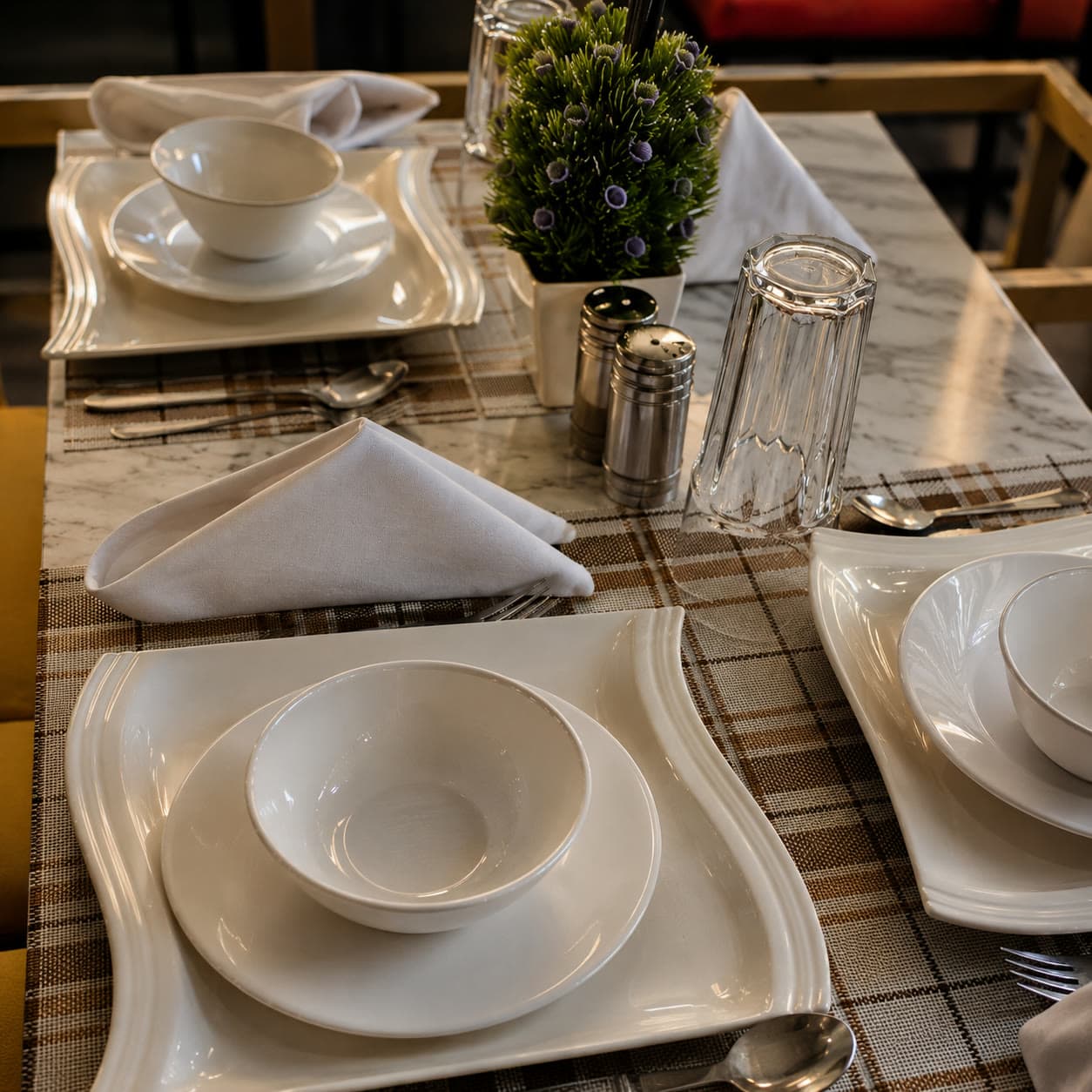 Micaphonia table setting