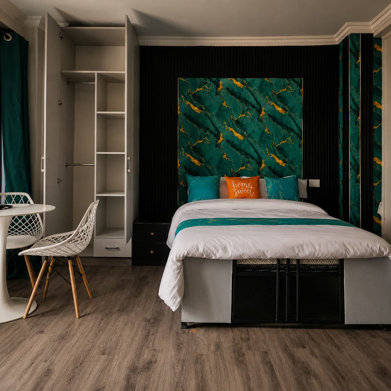 Micaphonia room with a teal marbled headboard